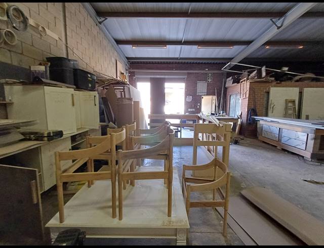 166M² MINI FACTORY TO LET IN KYA SANDS